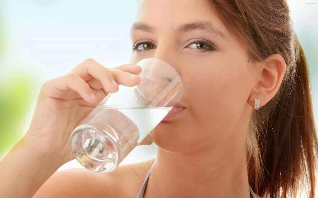 Пить воду после еды